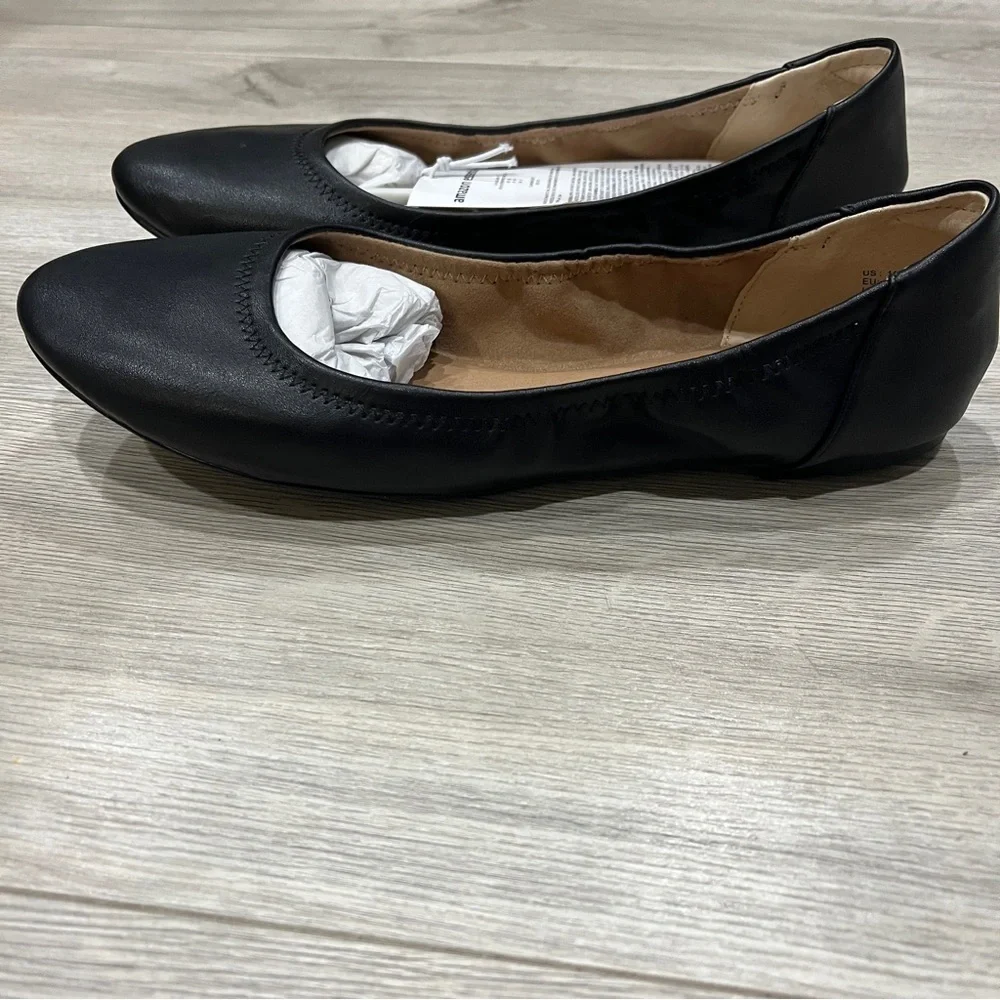 Amazon Essentials Black Round-Toe Ballet Flats - Picture 2 of 5